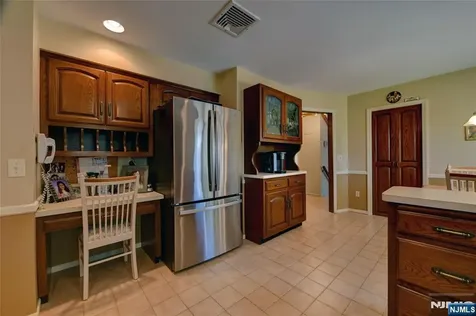 25 Debbie Court Wayne NJ 07470
