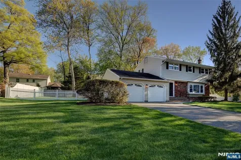 25 Debbie Court Wayne NJ 07470