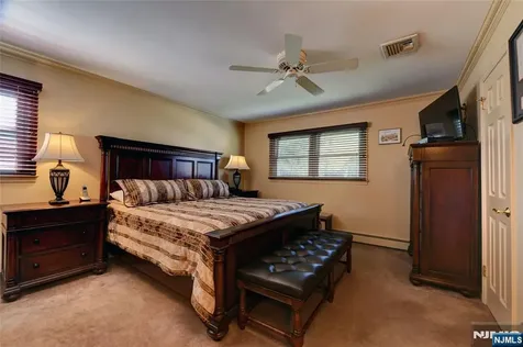 25 Debbie Court Wayne NJ 07470