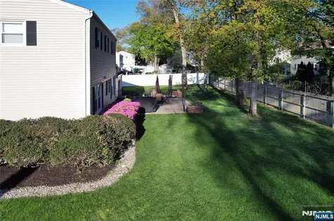 25 Debbie Court Wayne NJ 07470