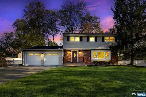 25 Debbie Court Wayne NJ 07470