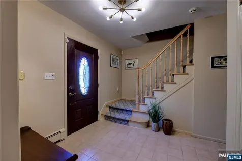 25 Debbie Court Wayne NJ 07470