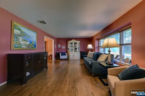 25 Debbie Court Wayne NJ 07470
