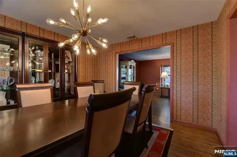 25 Debbie Court Wayne NJ 07470