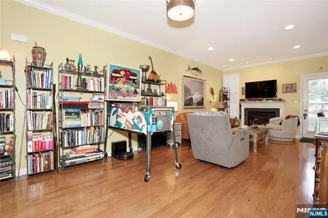 17 De Bruyle Court Hawthorne NJ 07506