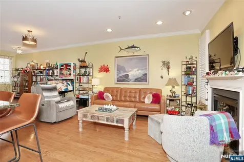 17 De Bruyle Court Hawthorne NJ 07506