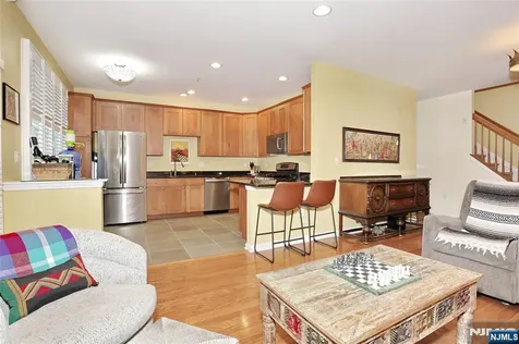 17 De Bruyle Court Hawthorne NJ 07506