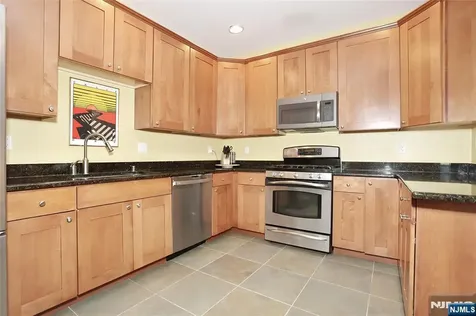 17 De Bruyle Court Hawthorne NJ 07506