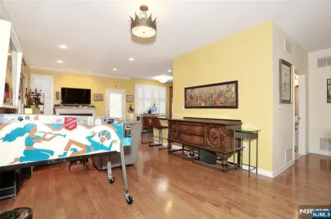 17 De Bruyle Court Hawthorne NJ 07506