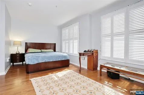 17 De Bruyle Court Hawthorne NJ 07506