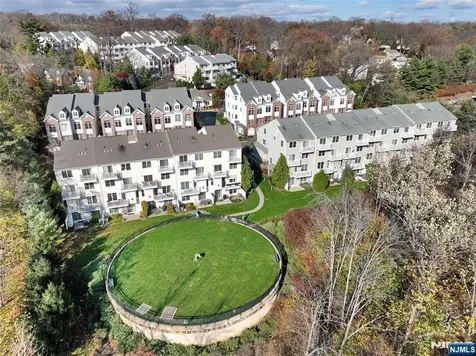 17 De Bruyle Court Hawthorne NJ 07506