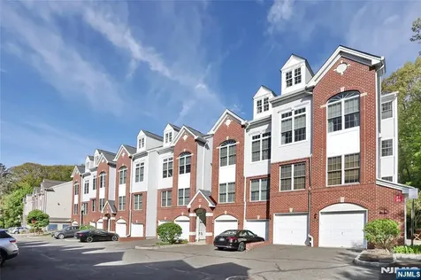 17 De Bruyle Court Hawthorne NJ 07506