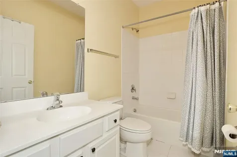 17 De Bruyle Court Hawthorne NJ 07506