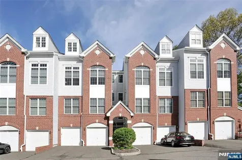 17 De Bruyle Court Hawthorne NJ 07506