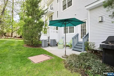 17 De Bruyle Court Hawthorne NJ 07506