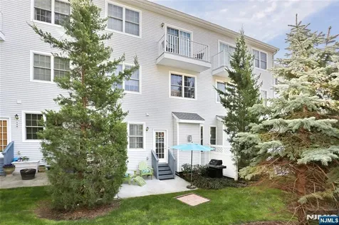 17 De Bruyle Court Hawthorne NJ 07506