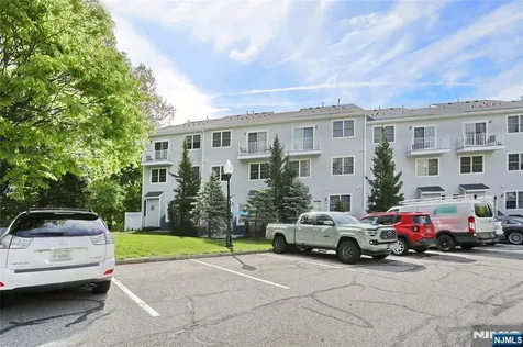 17 De Bruyle Court Hawthorne NJ 07506