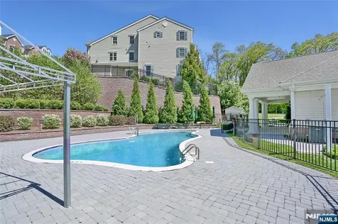 17 De Bruyle Court Hawthorne NJ 07506