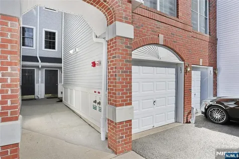 17 De Bruyle Court Hawthorne NJ 07506