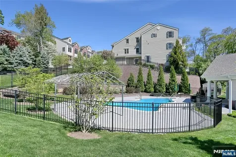 17 De Bruyle Court Hawthorne NJ 07506