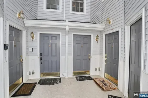 17 De Bruyle Court Hawthorne NJ 07506