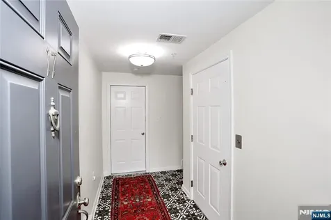 17 De Bruyle Court Hawthorne NJ 07506