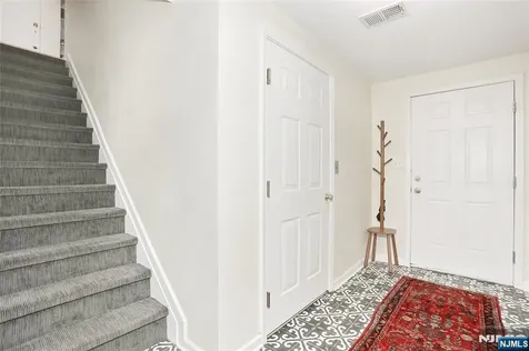 17 De Bruyle Court Hawthorne NJ 07506