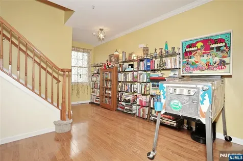 17 De Bruyle Court Hawthorne NJ 07506