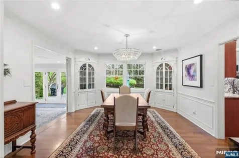 20 Deerhorn Trail Upper Saddle River NJ 07458