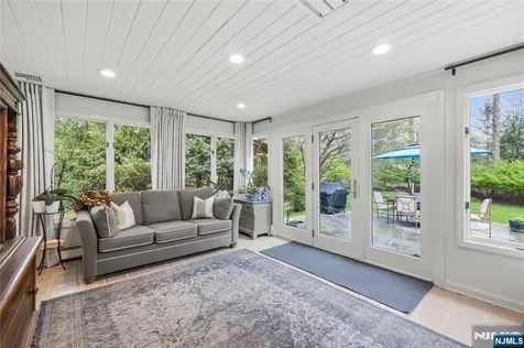 20 Deerhorn Trail Upper Saddle River NJ 07458