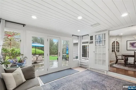 20 Deerhorn Trail Upper Saddle River NJ 07458