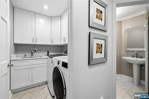20 Deerhorn Trail Upper Saddle River NJ 07458