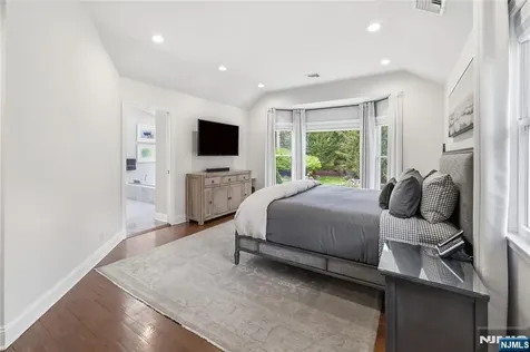 20 Deerhorn Trail Upper Saddle River NJ 07458