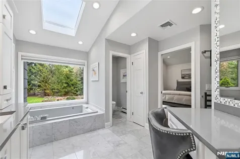 20 Deerhorn Trail Upper Saddle River NJ 07458