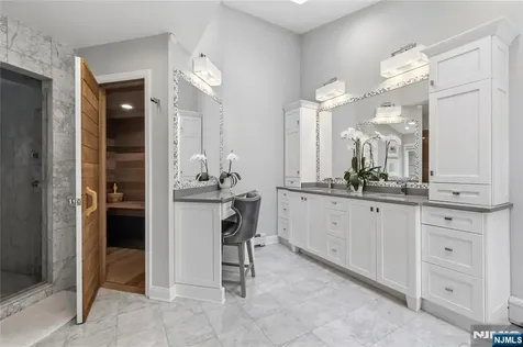 20 Deerhorn Trail Upper Saddle River NJ 07458