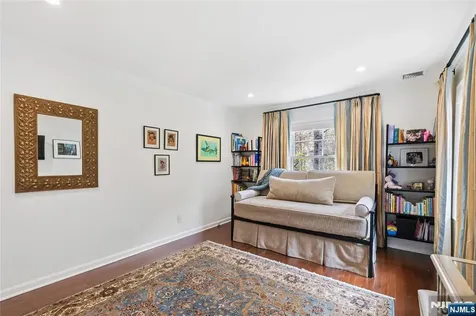 20 Deerhorn Trail Upper Saddle River NJ 07458