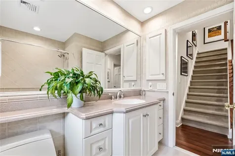 20 Deerhorn Trail Upper Saddle River NJ 07458
