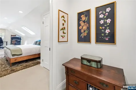 20 Deerhorn Trail Upper Saddle River NJ 07458