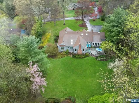 20 Deerhorn Trail Upper Saddle River NJ 07458