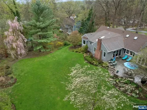 20 Deerhorn Trail Upper Saddle River NJ 07458