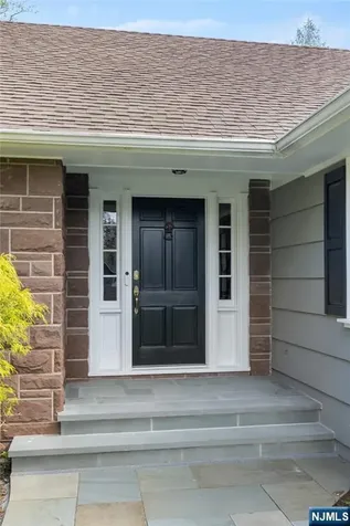 20 Deerhorn Trail Upper Saddle River NJ 07458