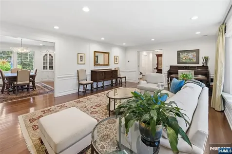 20 Deerhorn Trail Upper Saddle River NJ 07458