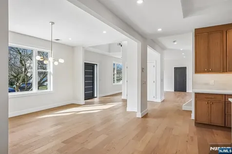 229 Sutton Place New Milford NJ 07646