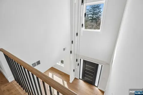 229 Sutton Place New Milford NJ 07646