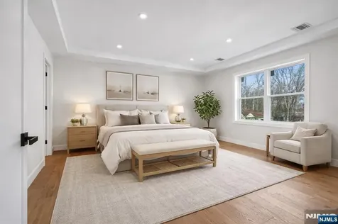 229 Sutton Place New Milford NJ 07646