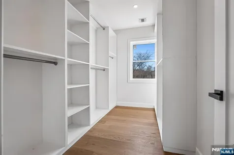 229 Sutton Place New Milford NJ 07646