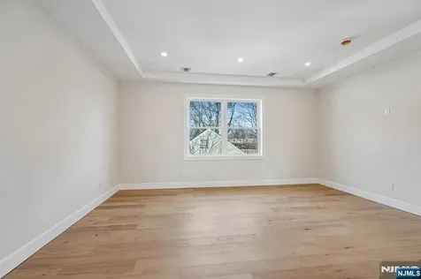 229 Sutton Place New Milford NJ 07646