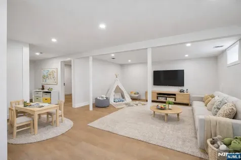 229 Sutton Place New Milford NJ 07646