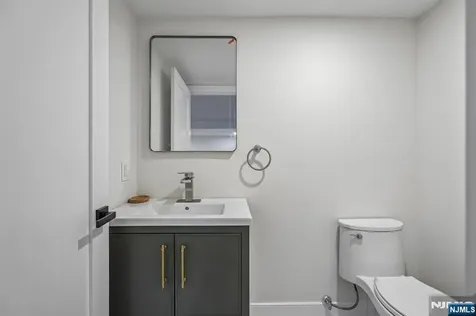 229 Sutton Place New Milford NJ 07646