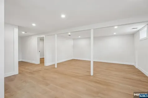 229 Sutton Place New Milford NJ 07646